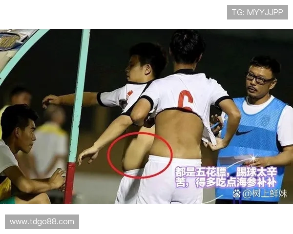 围绕足球罕见操作盘点图解读那些令人惊叹的赛场瞬间精彩画面集锦